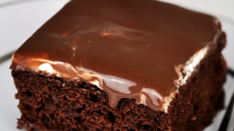 Evde yaş pasta nasıl yapılır?