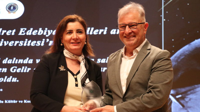 'Cevdet Kudret Edebiyat Ödülü' Yekta Kopan'a verildi