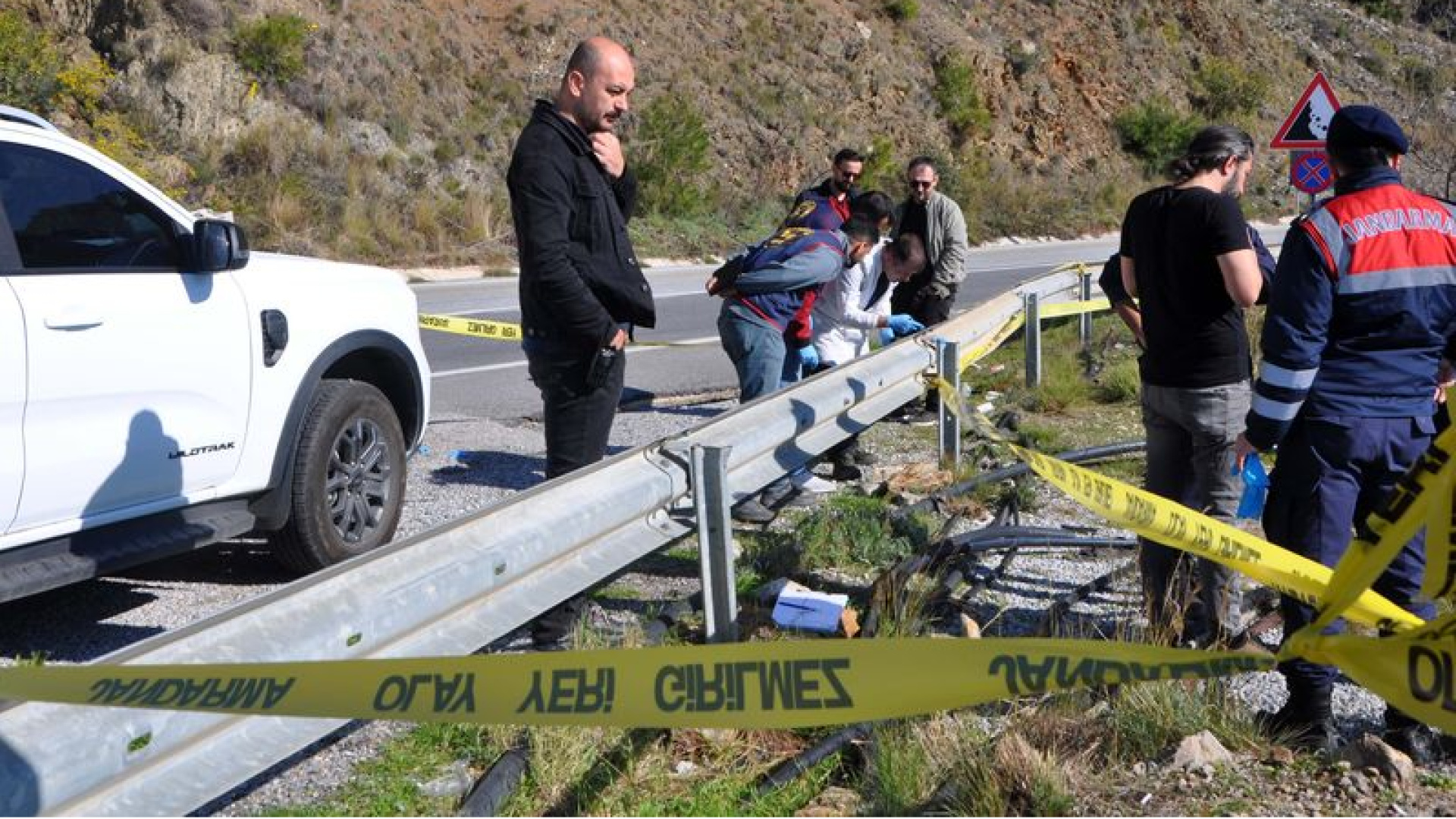 Antalya'da Yol Kenarında Cesedi Bulunan Kadının Eşi Gözaltına Alındı