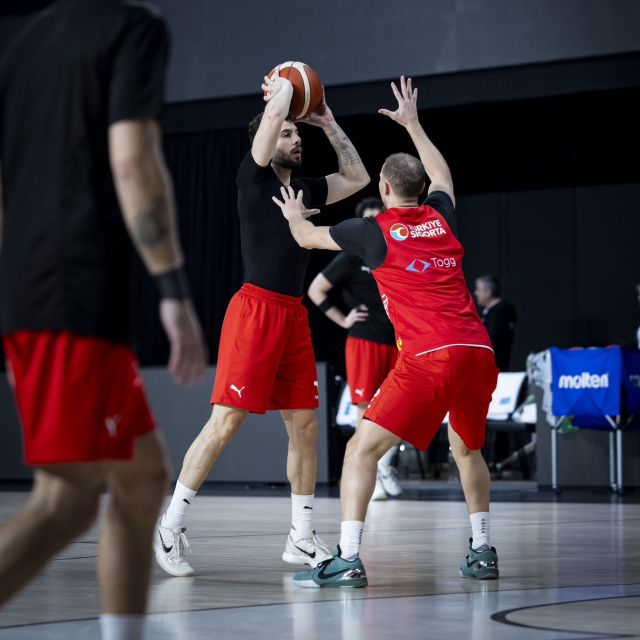 12 Dev Adam Sırbistan maçına hazır!