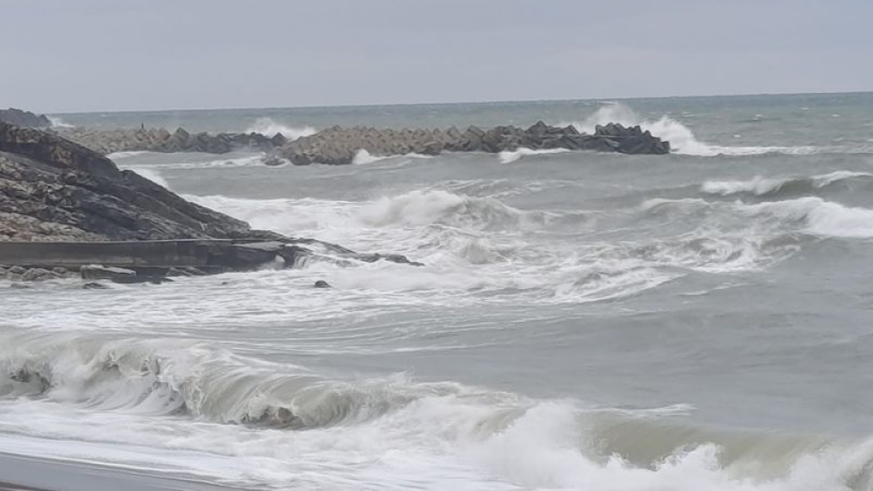 Dalga boyu 3 metreye ulaştı