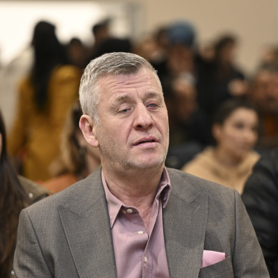 "Hayat düşene değil, vazgeçene küsüyor"