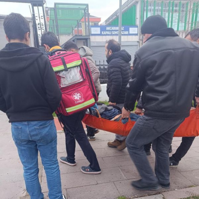 Kendini ve eşini yaraladı