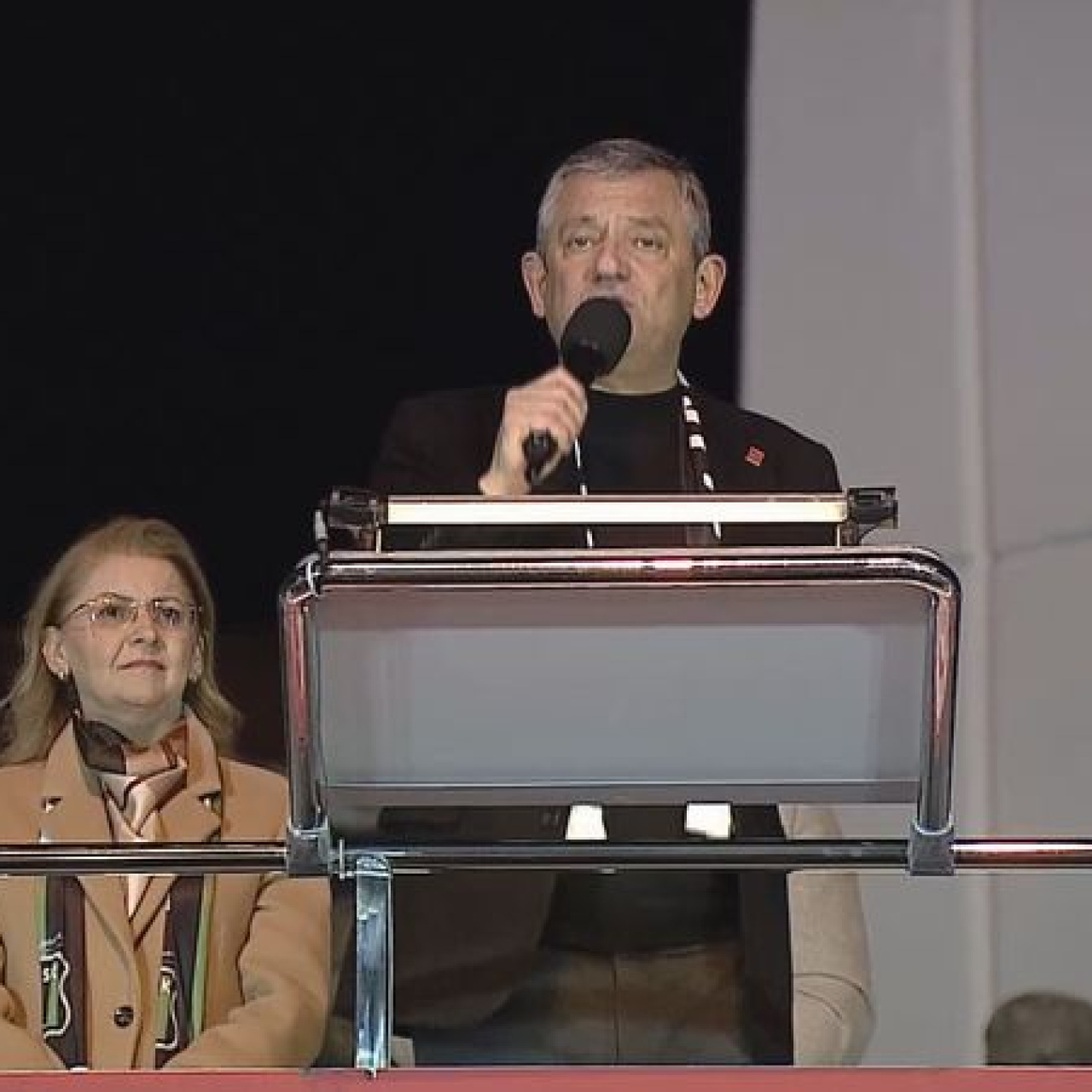 Özgür Özel Bakırköy'de konuştu