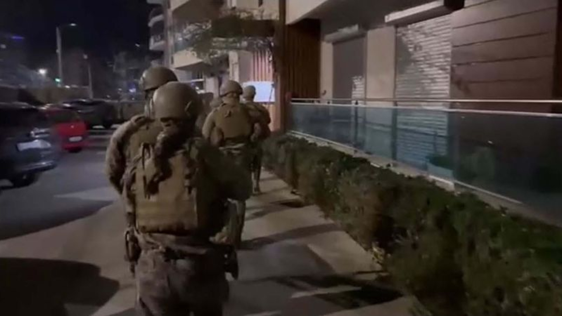 İzmir'de Büyük Operasyon: Organize Suç Örgütüne Baskın, 18 Gözaltı