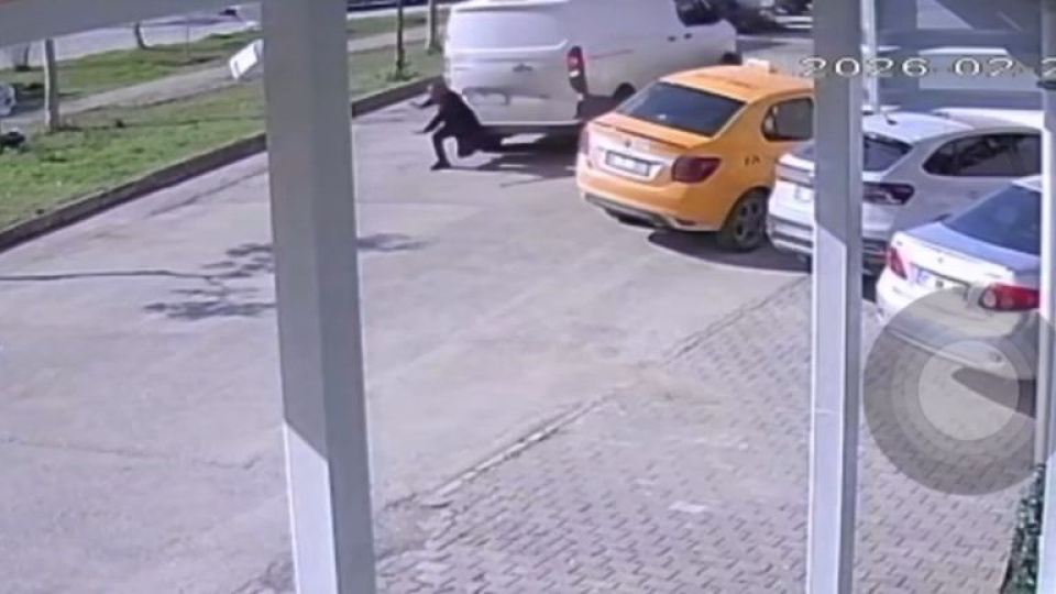 Telefonu yüzünden kamyonet çarptı!