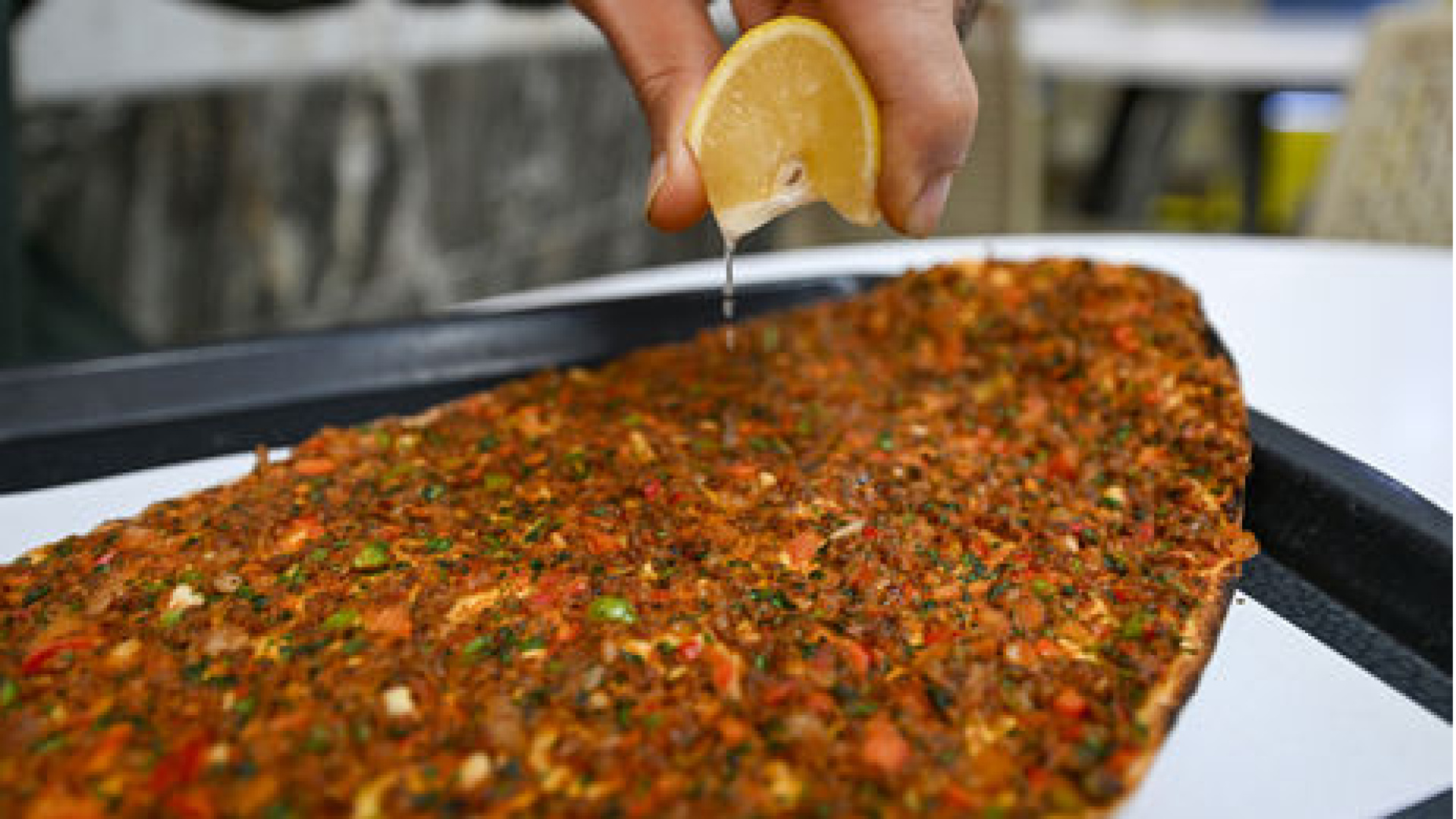 Evde Mükemmel Lahmacun Hamuru Yapmanın Sırları ve Tarifi