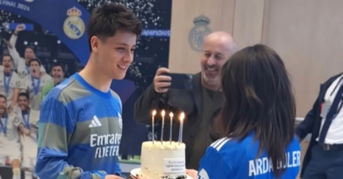 'Arda Güler'e Sevgilisi Duru Nayman Maç Sonrası Sürpriz Doğum Günü'