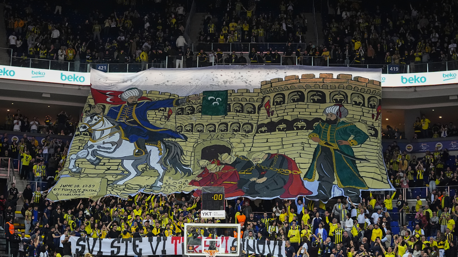 Fenerbahçe Taraftarından Partizan'a Tarihi Cevap: 'Hepiniz Türksünüz' Pankartı