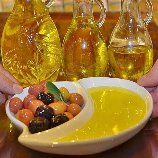 Ayvalık zeytinyağına karekodlu koruma