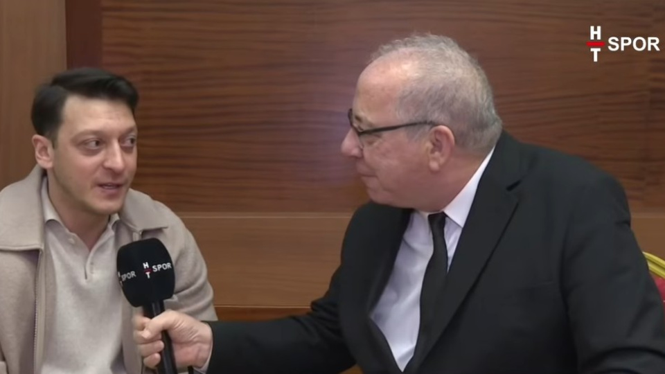 Mesut Özil'den HT Spor'a özel açıklamalar!