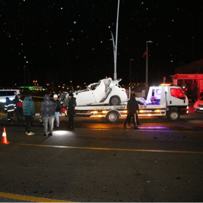 TIR’a arkadan çarpan otomobilin sürücüsü öldü