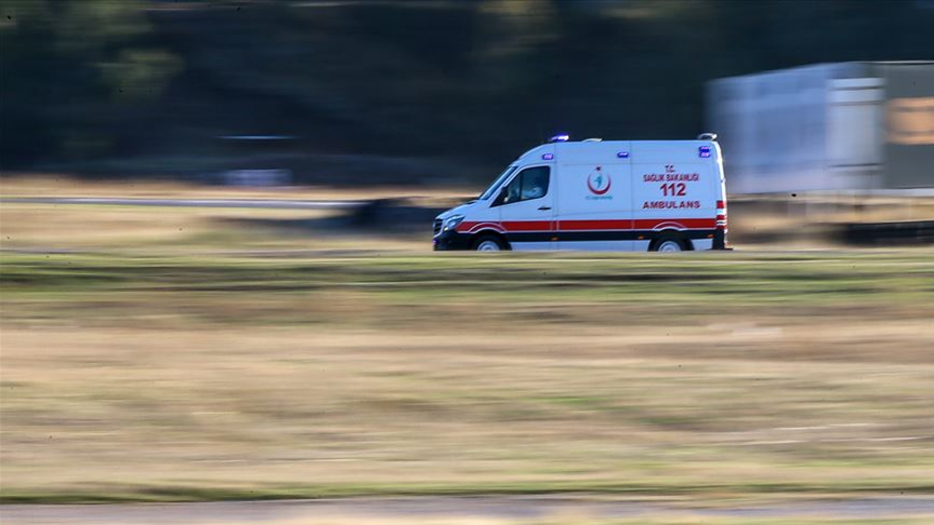 Sakarya'da Feci Trafik Kazası: Hafif Ticari Araç ile Panelvan Çarpıştı, 1 Kişi Hayatını Kaybetti