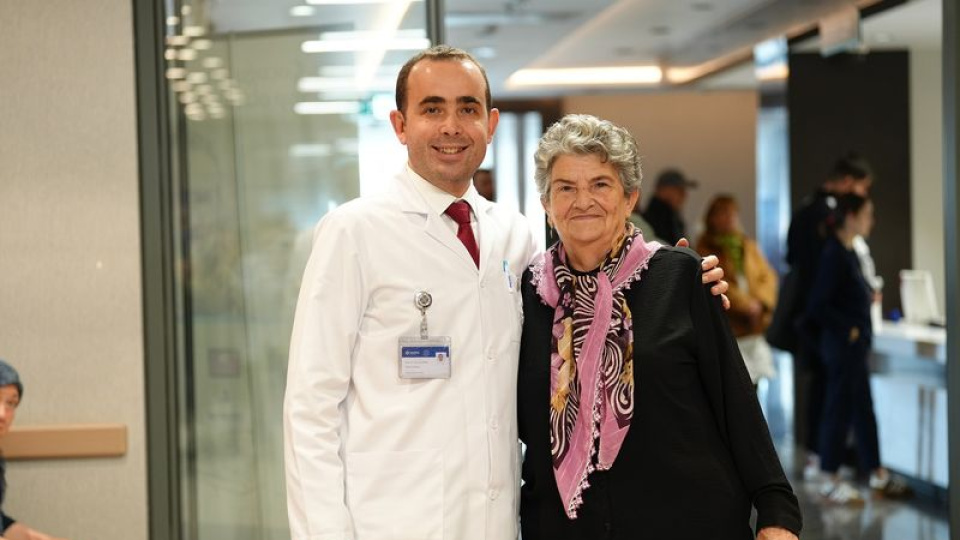 75 yaşında kornea nakliyle görmeye başladı