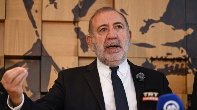 Gürsel Tekin için göreve devam kararı