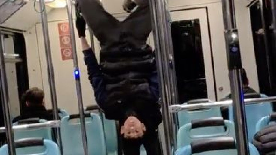 Gençlerin tehlikeli oyunu kamerada