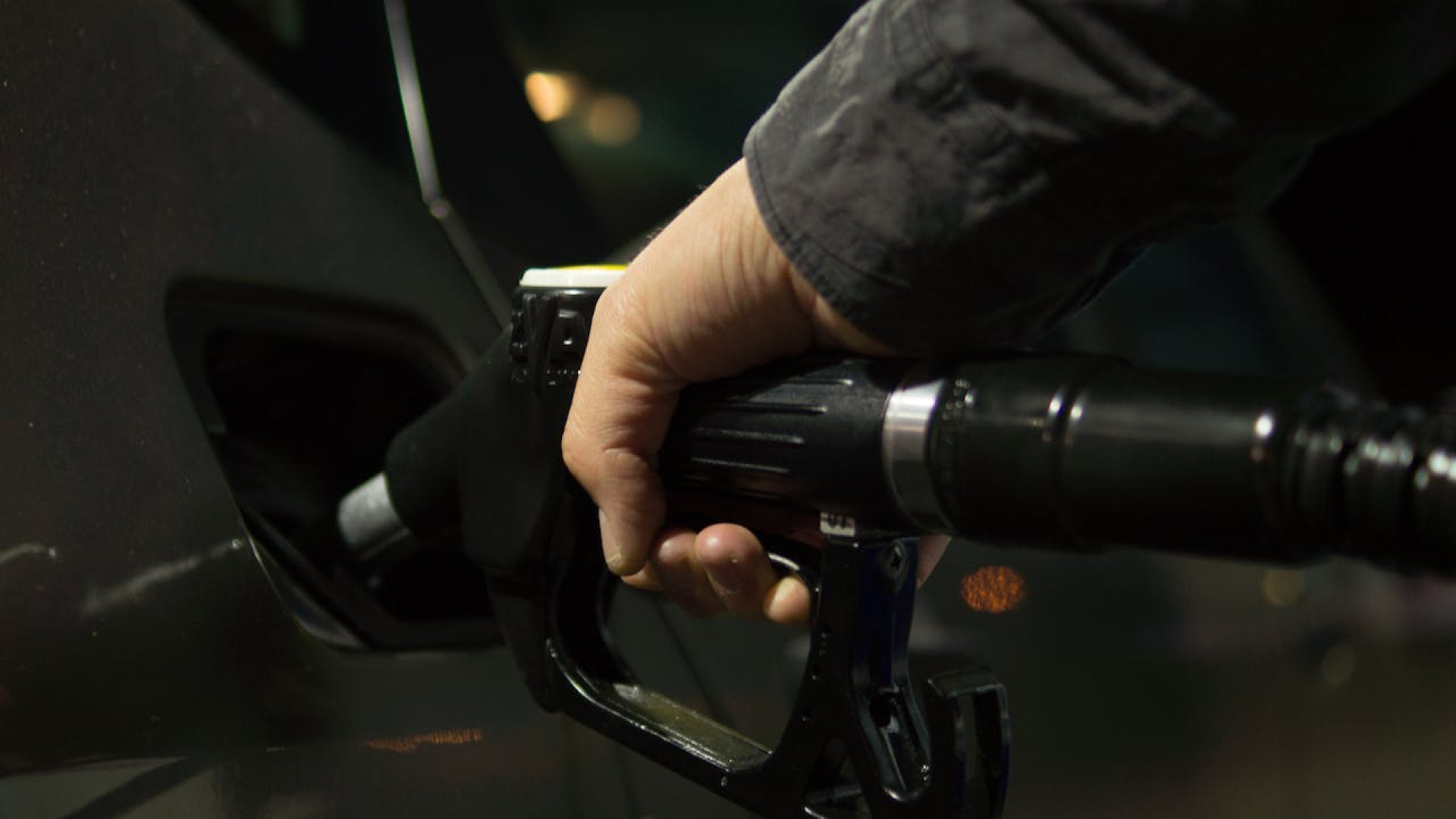Akaryakıta Peş Peşe Zam: Benzine 1 Lira 7 Kuruş Zam Bekleniyor!