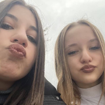 13 yaşındaki iki kıza kamyonet çarptı