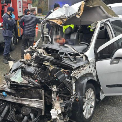 Otomobil hurdaya döndü: 2 ölü, 1 yaralı