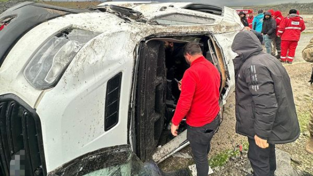 Yolcu minibüsü devrildi: 9 yaralı