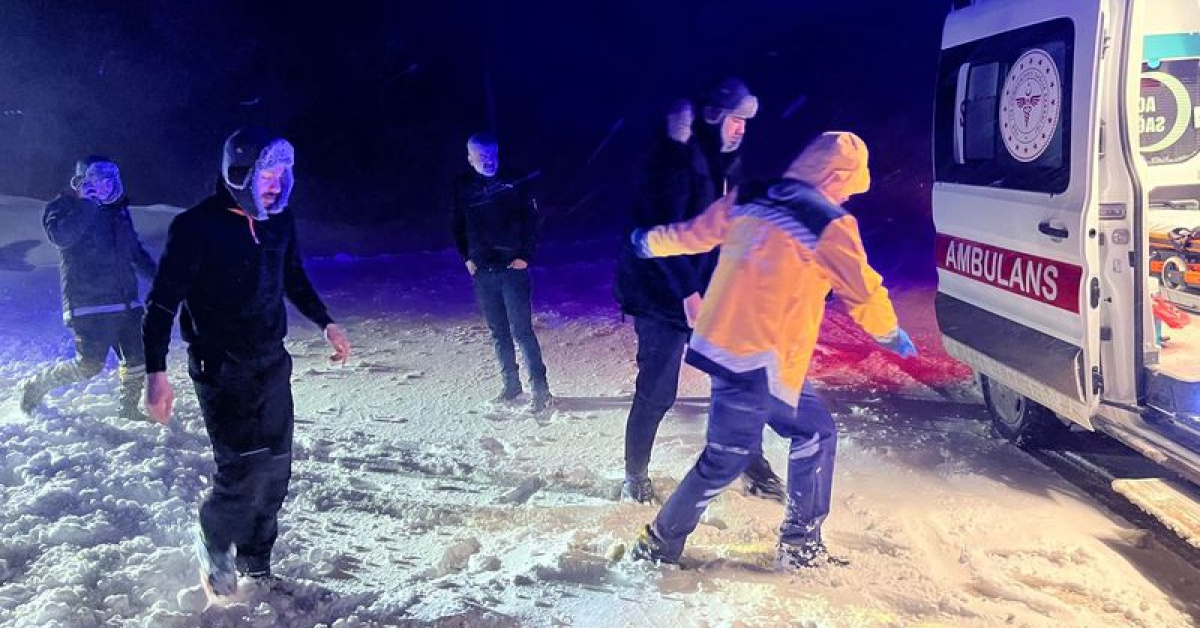 4 İşçi 7 Saat Karla Mücadele Sonrası Kurtarıldı