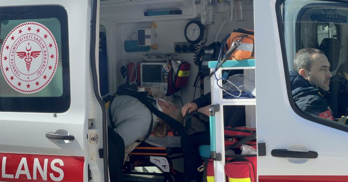 Çanakkale'de özel otobüs yaya çarpması: 8 yaralı