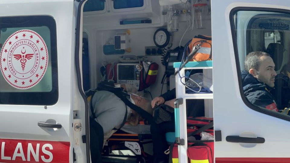 Yayaya çarpmamak için ani fren yaptı: 8 yaralı