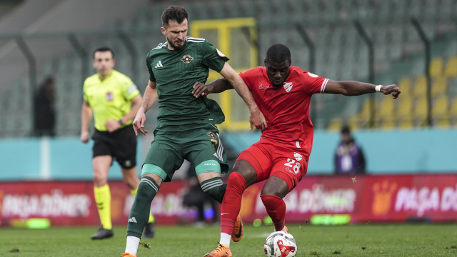 Erokspor maç fazlasıyla lider!