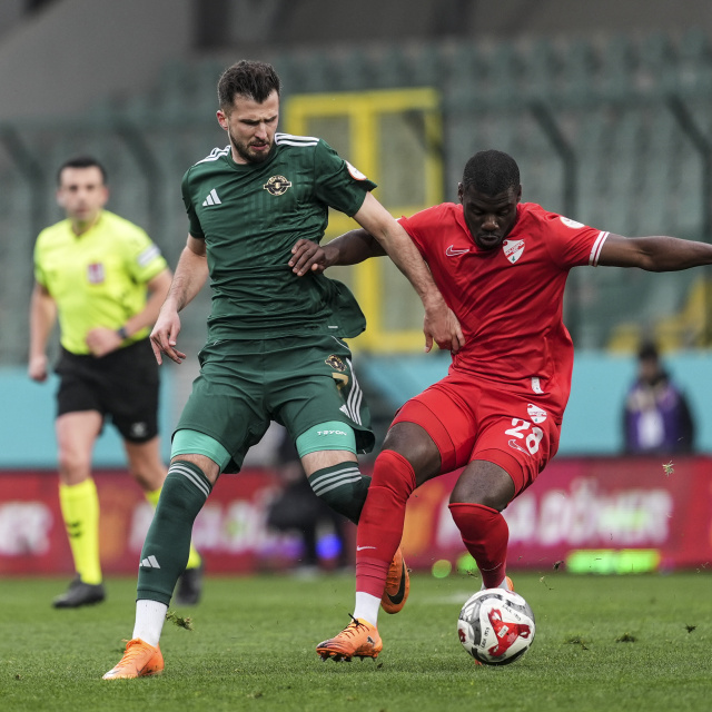 Erokspor maç fazlasıyla lider!