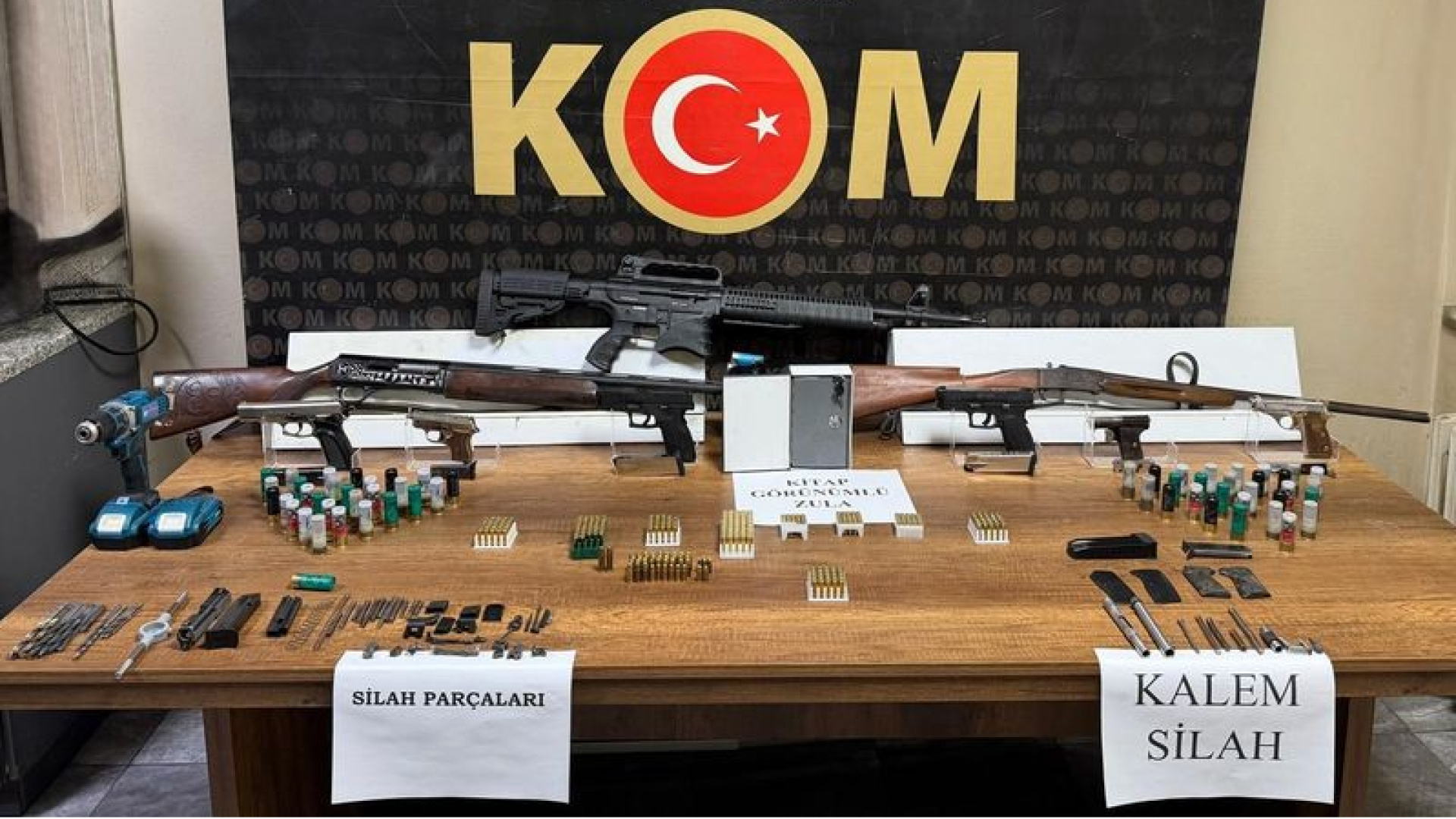 Atölyeye çevrilen evde kalem görünümlü silahlar ele geçirildi