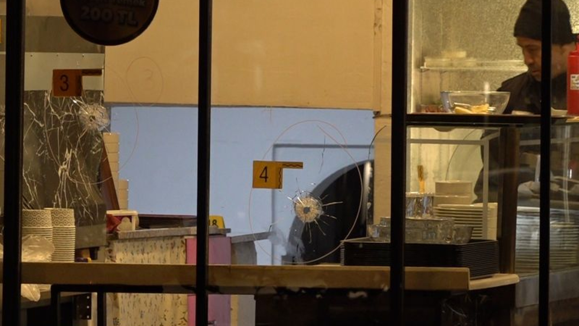 Çanakkale'de bir lokantaya düzenlenen silahlı saldırıda 1 kişi yaralandı