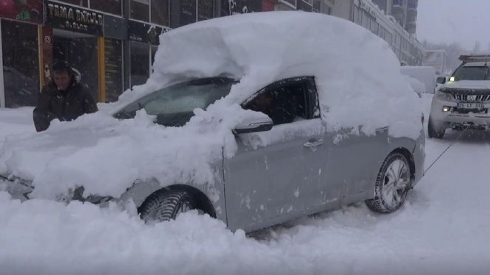 22 yıllık rekor! Erzurum kara gömüldü