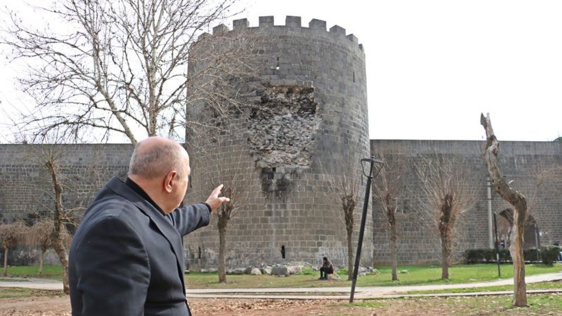 Diyarbakır Tarihi Surlarındaki Tek Kapı Burcu İçin Acil Restorasyon Çağrısı