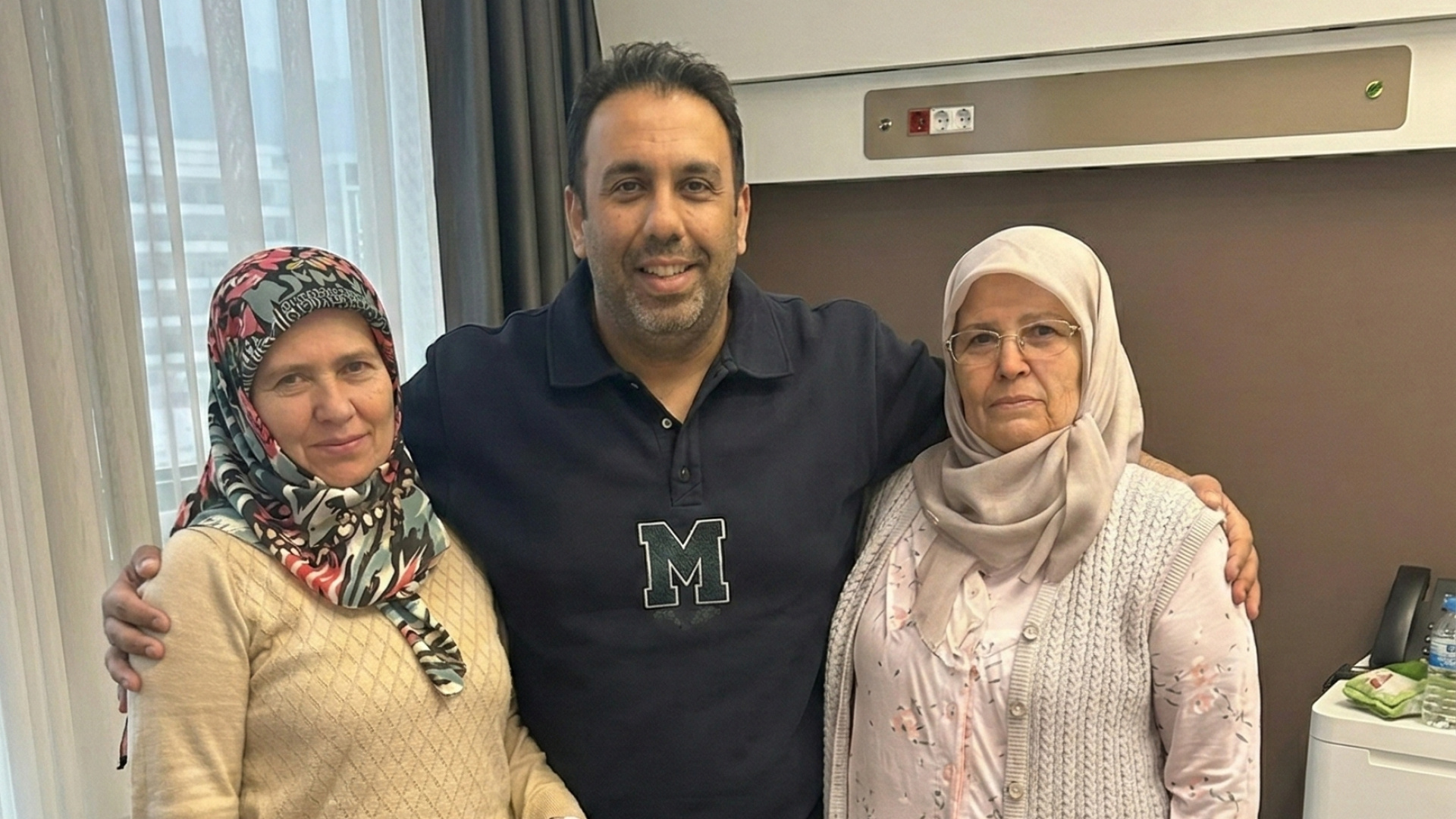 İki kız kardeş aynı gün meme kanserini yendi | Sağlık Haberleri