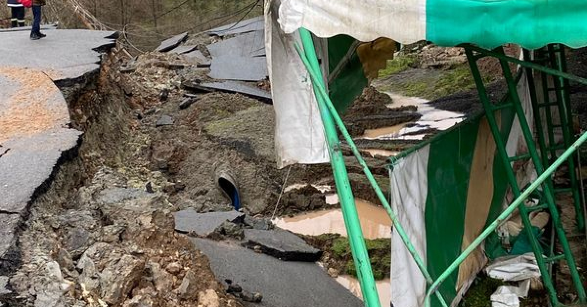 Ordu Fatsa'da heyelan: 2 ev ve spor tesisi yıkıldı