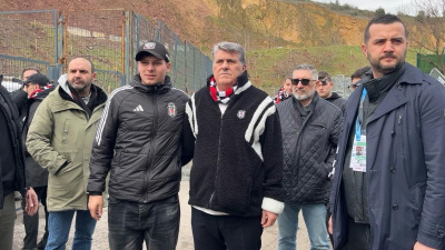 Serdar Adalı taraftarla birlikte maça geldi