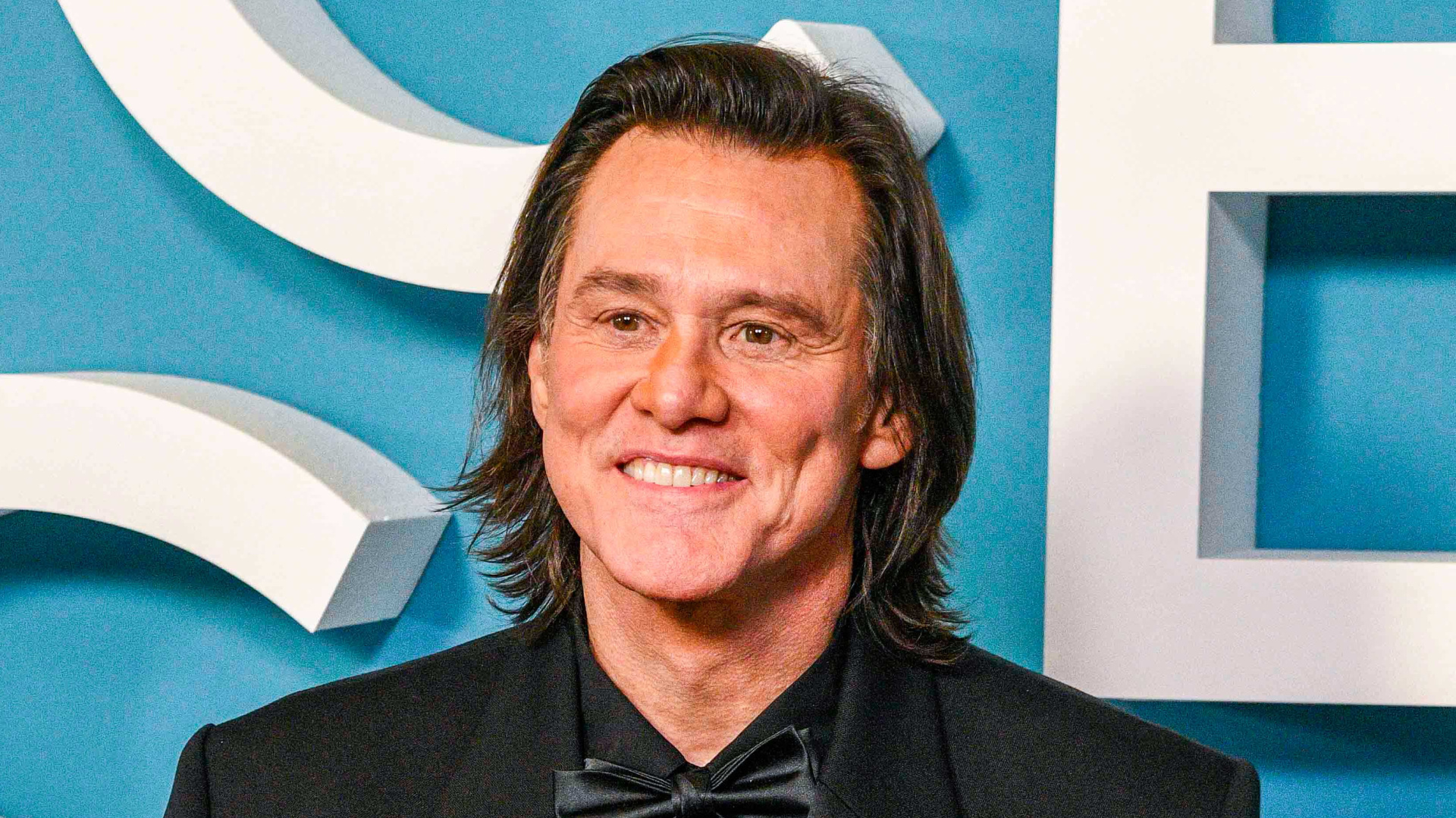 Jim Carrey'nin Yüzündeki Değişim César Ödülleri'nde Gündem Oldu