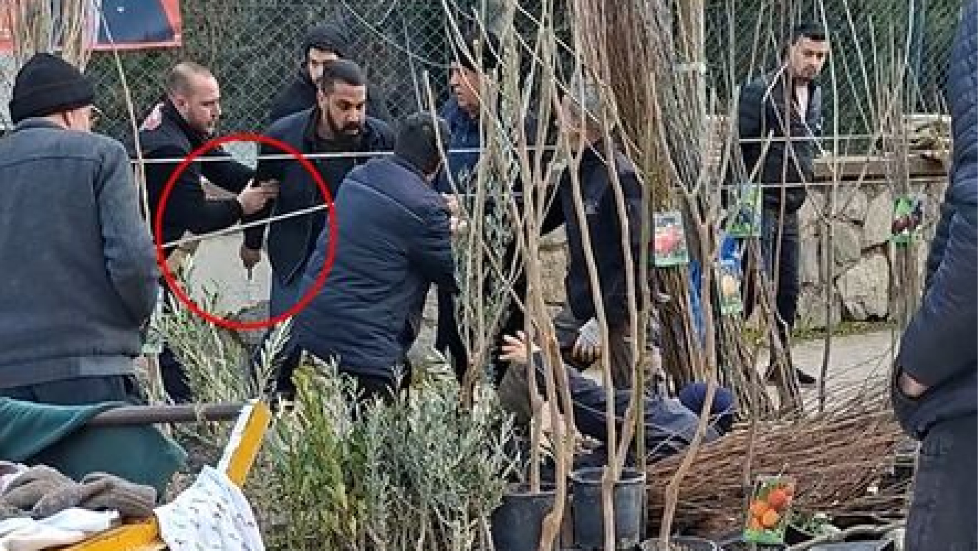 Son dakika: Seyyar satıcılar, kendilerini uyaran zabıtalara bıçakla saldırdı