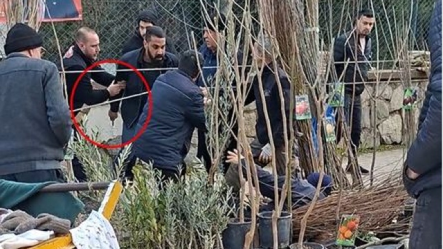 Seyyar satıcılardan zabıtalara bıçaklı saldırı