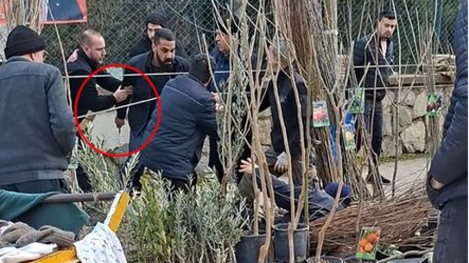 Seyyar satıcılardan zabıtalara bıçaklı saldırı