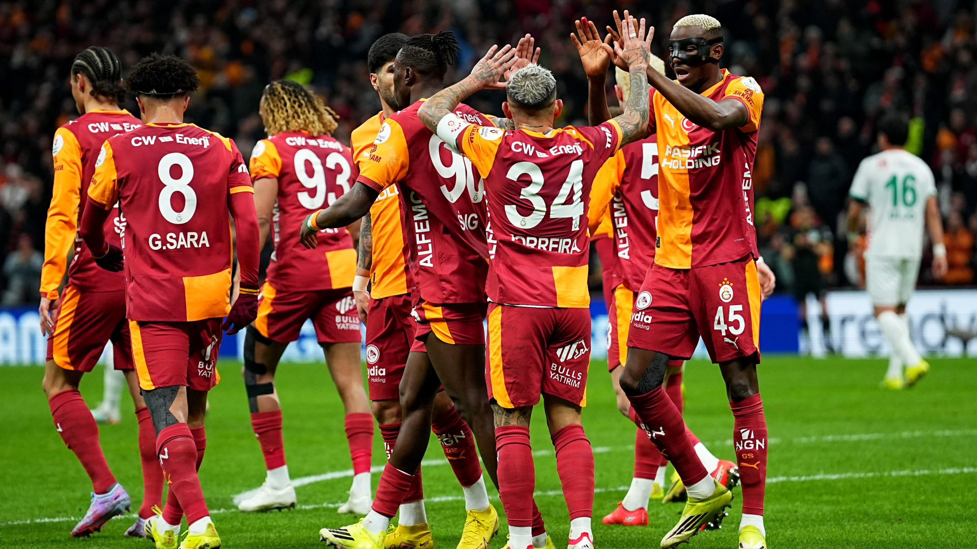Galatasaray, Süper Lig'de Alanyaspor'u Konuk Ediyor: Canlı Maç Detayları