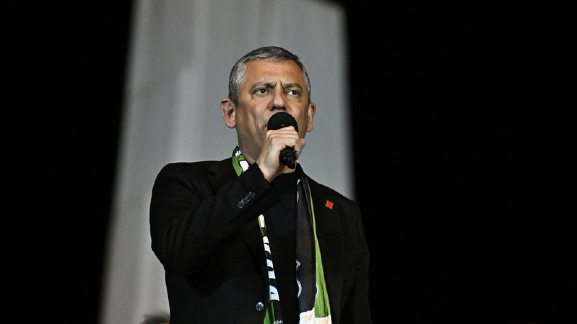 CHP Lideri Özgür Özel'in 'Alçak Adamlar' Sözlerine Yargıdan Soruşturma