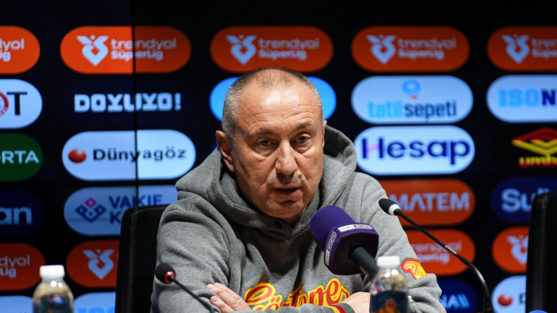 Stoilov'dan Kritik Açıklama: Islıklar Tüm Takımı Olumsuz Etkiler