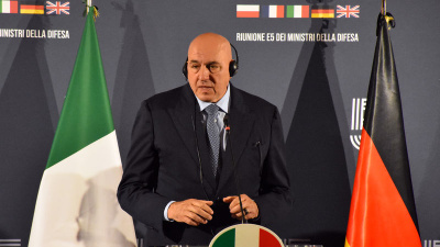 İtalyan Bakan, Dubai'de mahsur kaldı