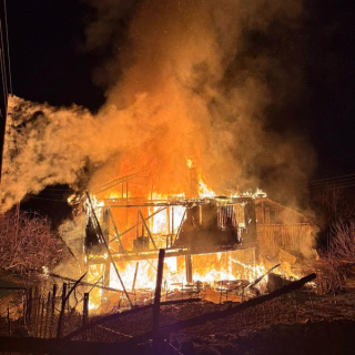 İki katlı ahşap evde yangın