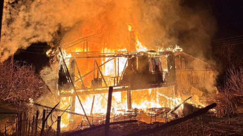 İki katlı ahşap evde yangın