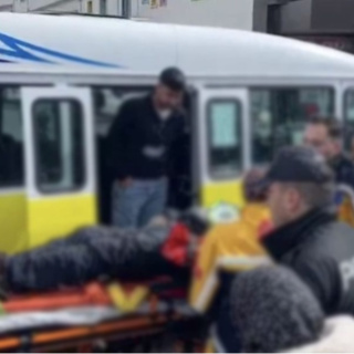 Minibüsten düşüp, hayatını kaybetti