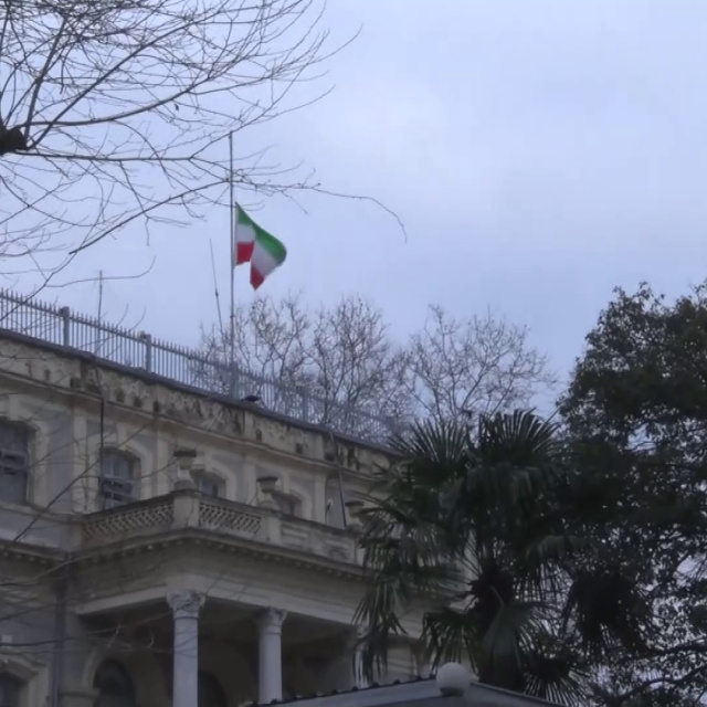 İran konsolosluğunda bayrak yarıya indirildi