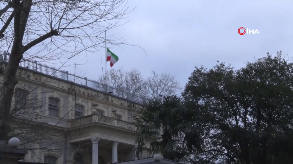İran konsolosluğunda bayrak yarıya indirildi