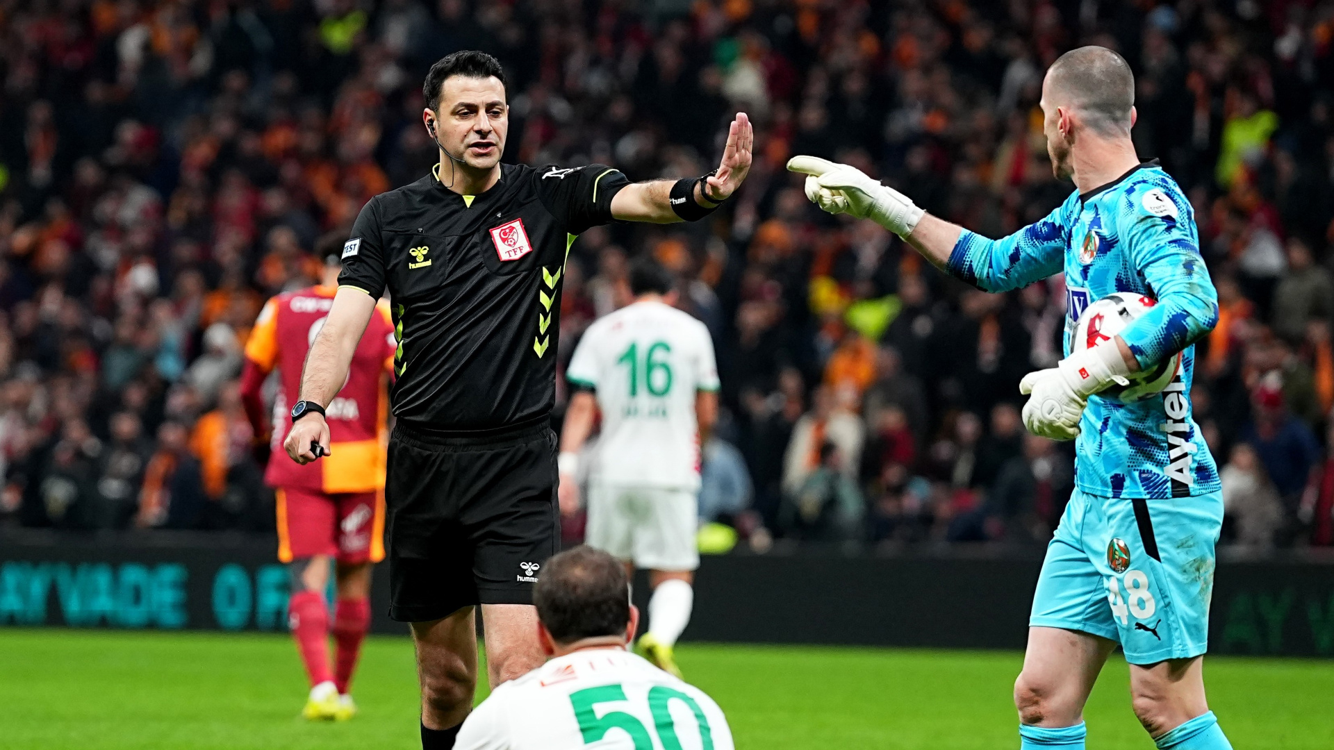 Eski Hakemlerden Galatasaray Maçı Flaş Yorum: Her Yerde Kırmızı Kart!